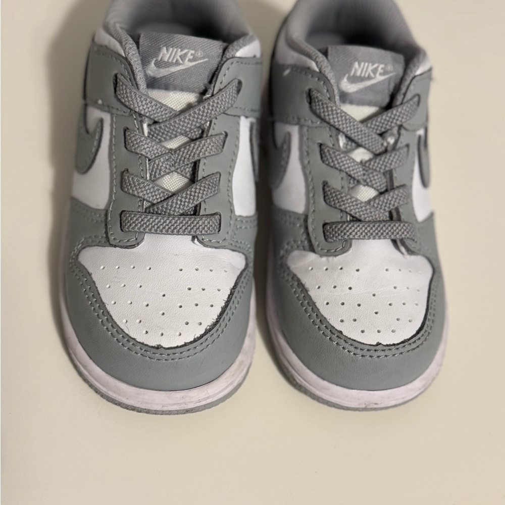 Toddler Nike Sneakers in Gray and White size 7.5